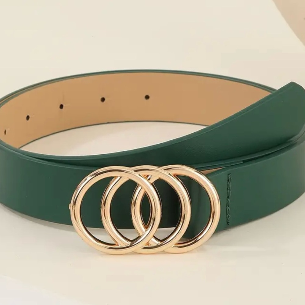 Elegant NWOT, PU Vegan Green Belt with Gold Rings
